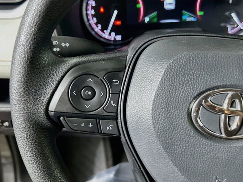 Used 2025 Toyota RAV4 XLE w/ Convenience Package FWD image 19