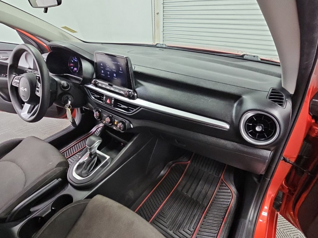 Used 2022 Kia Forte LXS FWD image 32