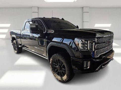 Used 2022 GMC Sierra 2500 Denali w/ Denali Black Diamond Edition image 3