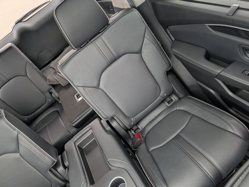 Used 2025 Honda Pilot Elite image 14