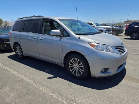 Used 2013 Toyota Sienna XLE FWD image 2