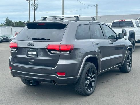 Used 2018 Jeep Grand Cherokee Altitude AWD/4WD image 7