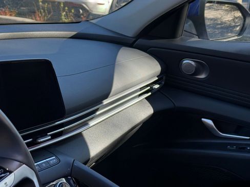 Used 2025 Hyundai Elantra Limited image 29