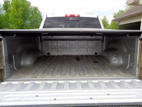 Used 2017 RAM 1500 Classic SLT AWD/4WD image 18