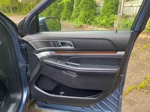 Used 2019 Ford Explorer Limited w/ Ford Safe & Smart Package AWD/4WD image 27
