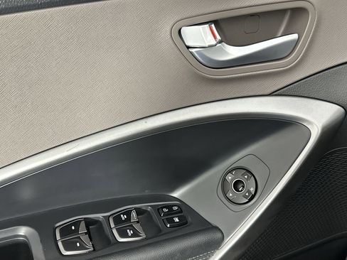 Used 2019 Hyundai Santa Fe XL SE image 14