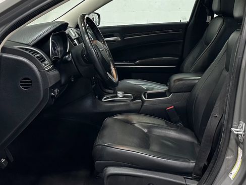 Used 2018 Chrysler 300 Limited w/ Safetytec Plus Group image 11