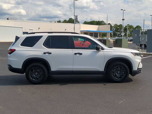 New 2025 Honda Pilot TrailSport image 9