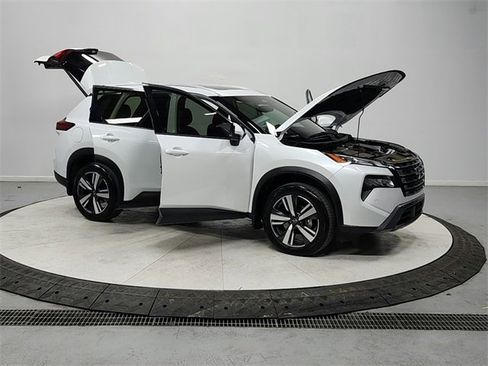 Used 2025 Nissan Rogue SL w/ SL Premium Package image 9