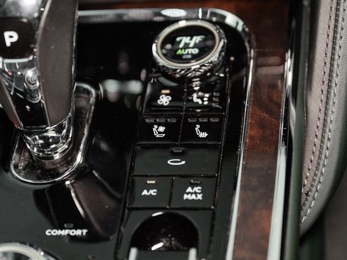 Certified 2022 Bentley Flying Spur V8 image 44