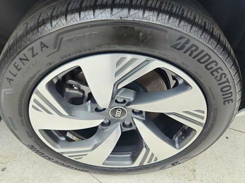 Used 2025 Audi Q6 e-tron Premium Plus image 57