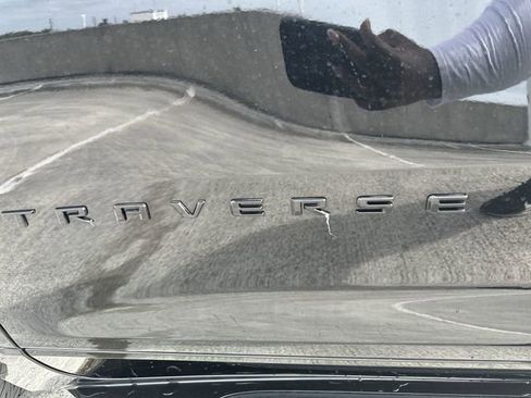 Used 2025 Chevrolet Traverse RS image 35