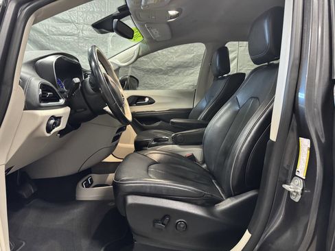 Used 2020 Chrysler Pacifica Limited w/ Advanced Safetytec Group image 9