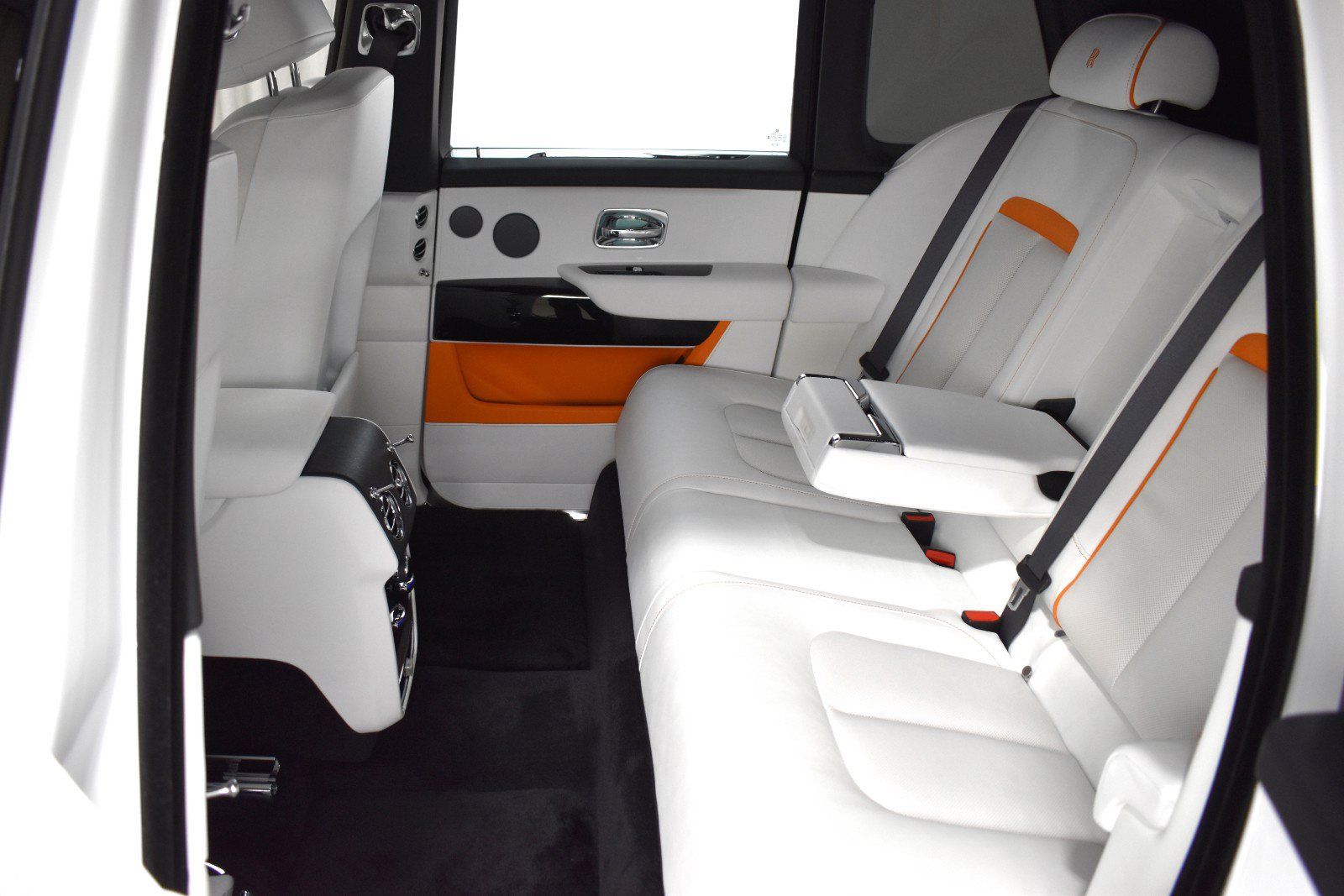 Certified 2023 Rolls-Royce Cullinan AWD/4WD image 35