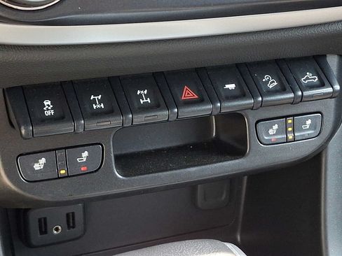 Used 2021 Chevrolet Colorado ZR2 AWD/4WD image 24