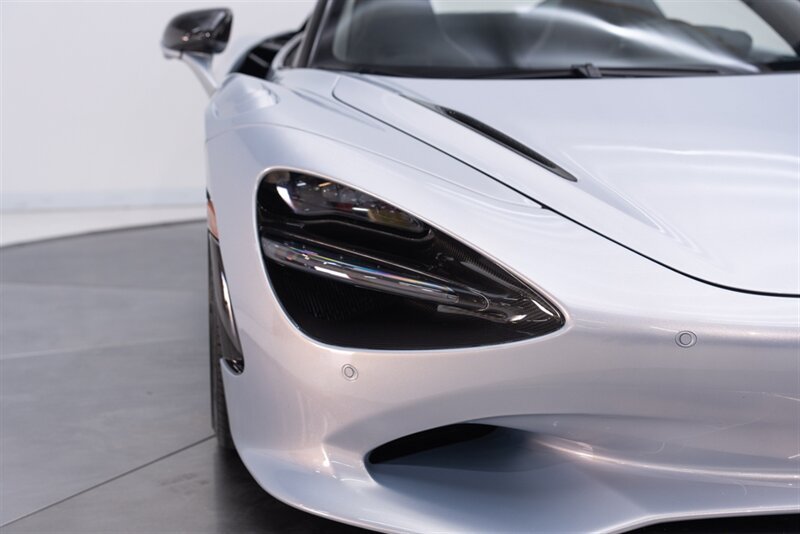 Used 2024 McLaren 750S Spider RWD image 20