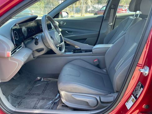 Used 2025 Hyundai Elantra SEL image 27