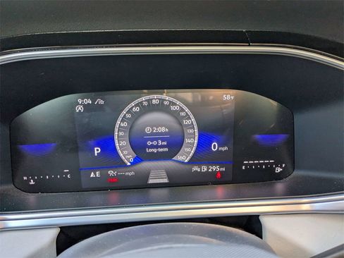 Used 2025 Volkswagen Taos SE image 30