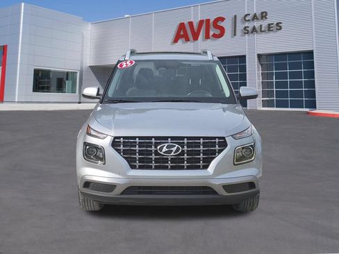Used 2025 Hyundai Venue SEL FWD image 2