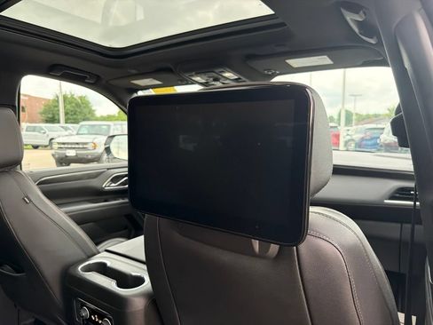 Used 2022 Chevrolet Suburban RST w/ Luxury Package AWD/4WD image 19