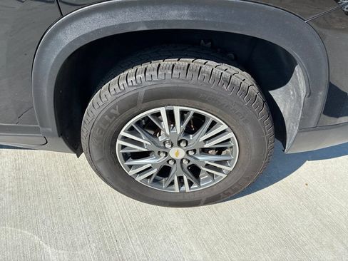 Used 2024 Chevrolet Traverse LS FWD image 12