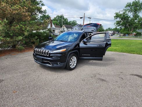 Used 2017 Jeep Cherokee Limited w/ Trailer Tow Group AWD/4WD image 15
