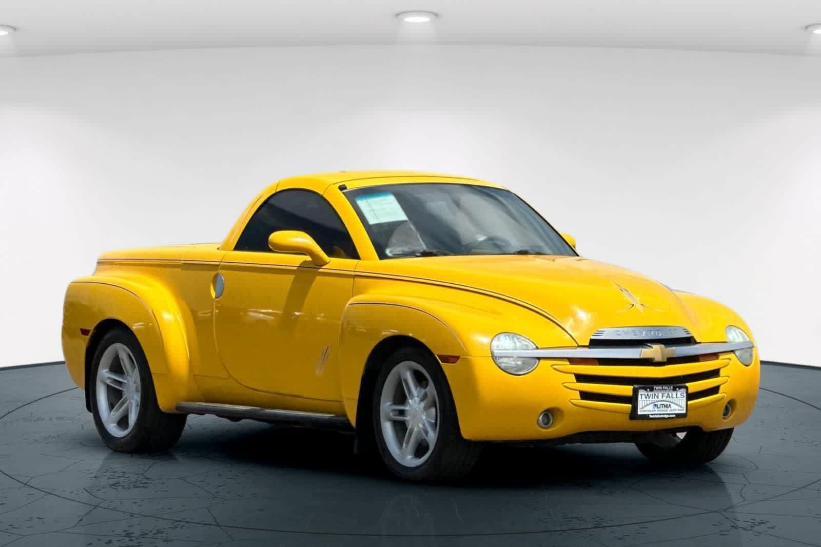 Used 2004 Chevrolet SSR w/ Preferred Equipment Group RWD image 4