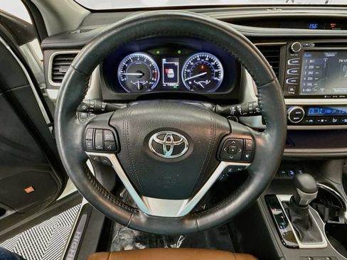 Used 2018 Toyota Highlander Limited Platinum AWD/4WD image 11