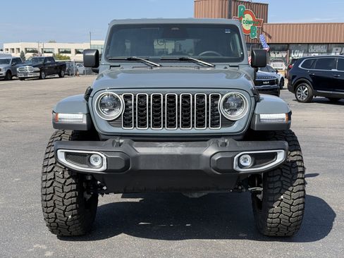 Used 2025 Jeep Wrangler Unlimited Sahara AWD/4WD image 3