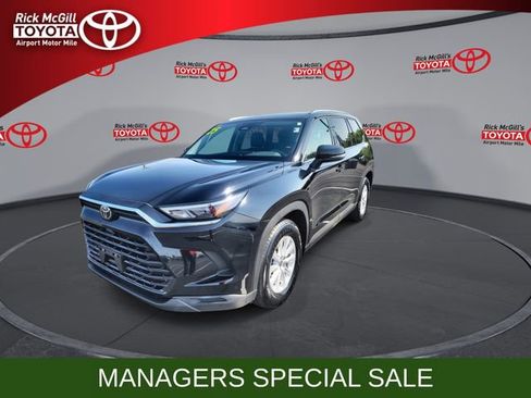 Used 2025 Toyota Grand Highlander AWD image 4