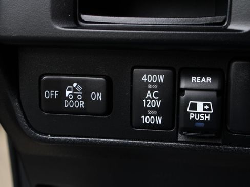 Used 2017 Toyota Tacoma TRD Off-Road w/ Tow Package (A/T) AWD/4WD image 9