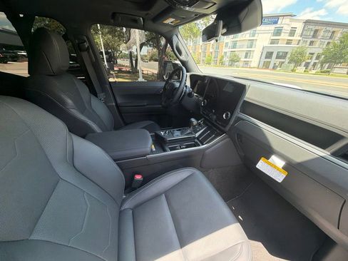 Used 2025 Lexus GX 550 w/ Cold Area Package AWD/4WD image 4