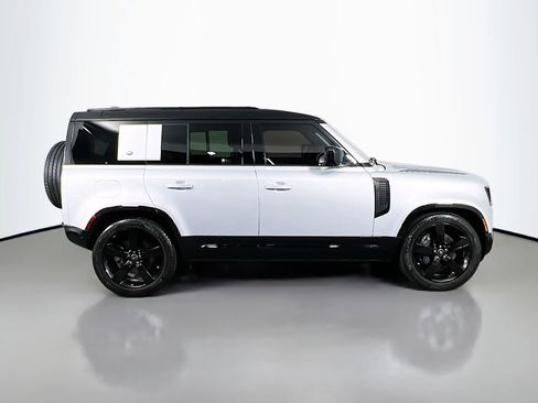 Used 2023 Land Rover Defender 110 X-Dynamic SE image 4
