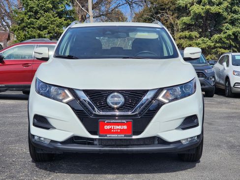 Used 2021 Nissan Rogue Sport SV image 2