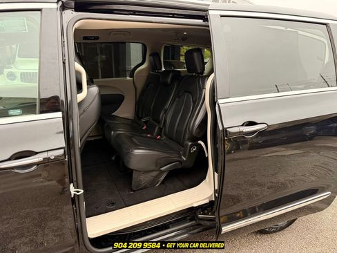 Used 2019 Chrysler Pacifica Touring-L FWD image 24