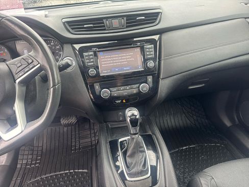 Used 2017 Nissan Rogue SL w/ SL Premium Package AWD/4WD image 10