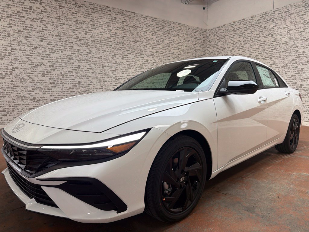 New 2026 Hyundai Elantra SEL Sport FWD image 3