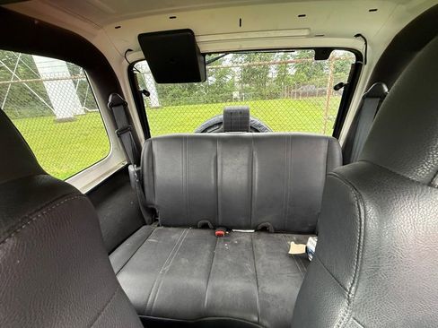 Used 2004 Jeep Wrangler Rubicon w/ Dual Top Group AWD/4WD image 19