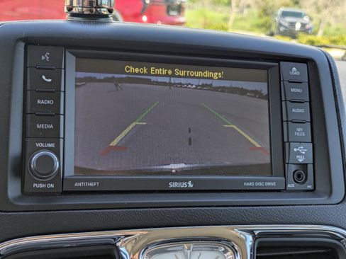 Used 2016 Chrysler Town & Country Touring FWD image 21