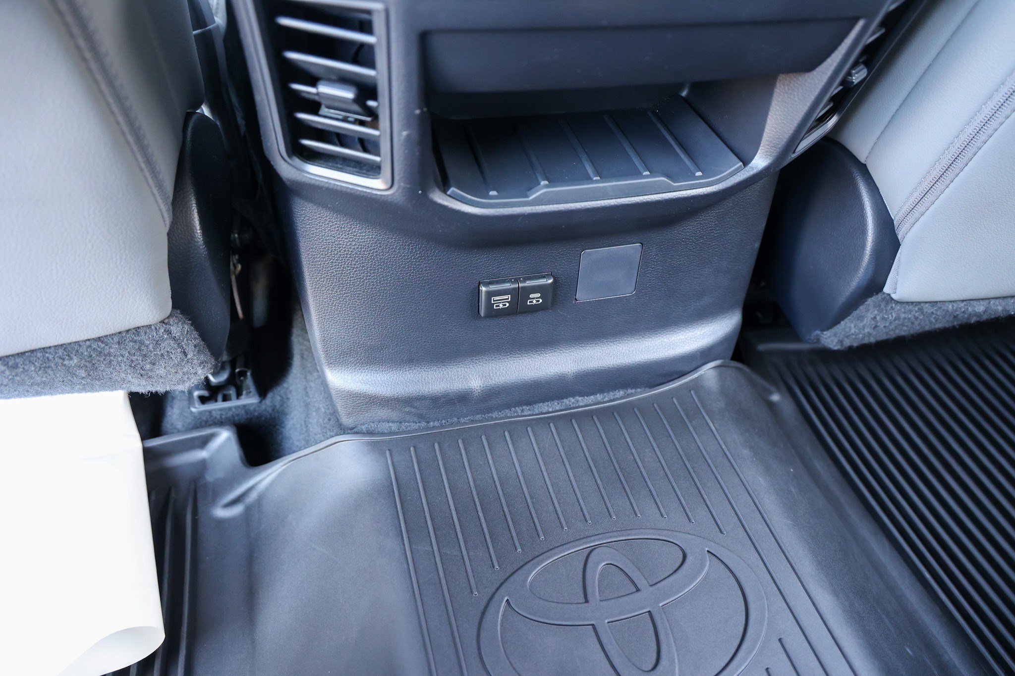 Used 2024 Toyota Tundra Limited AWD/4WD image 45