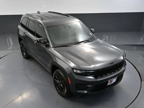 Used 2024 Jeep Grand Cherokee Altitude AWD/4WD image 58