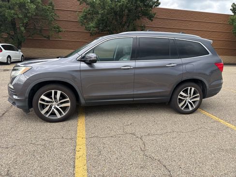 Used 2018 Honda Pilot Touring image 28