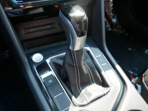 New 2025 Volkswagen Taos SE image 10