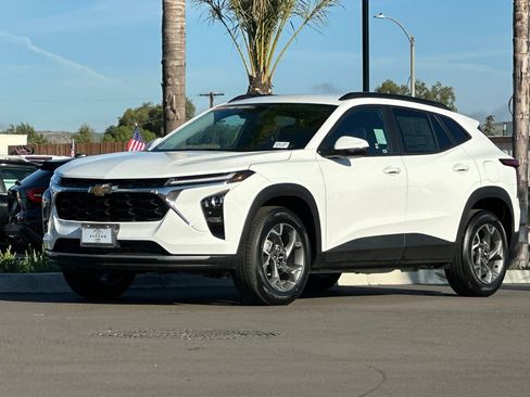 New 2026 Chevrolet Trax LT w/ Driver Confidence Package image 8