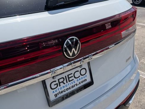 Used 2024 Volkswagen Atlas Cross Sport SE w/ Panoramic Sunroof Package image 16