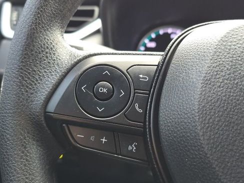 Used 2021 Toyota RAV4 LE image 19