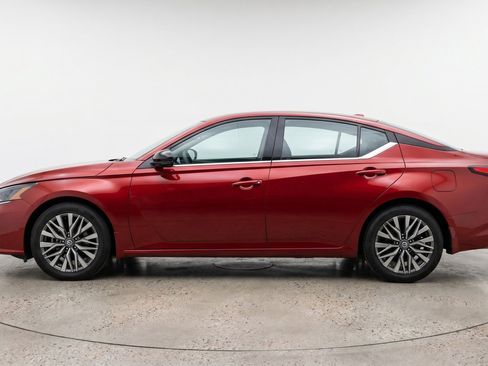 Used 2025 Nissan Altima 2.5 SV FWD image 5