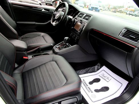 Used 2018 Volkswagen Jetta GLI image 14