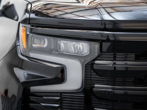 Used 2025 Chevrolet Silverado 1500 High Country w/ Midnight Edition AWD/4WD image 12
