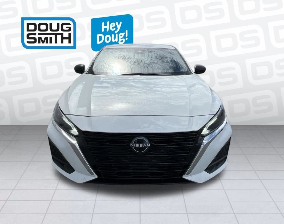 Used 2025 Nissan Altima 2.5 SV AWD/4WD image 2